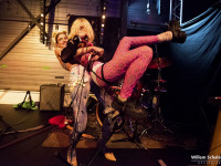 Cumgirl8 @ Toekomstmuziek