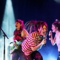 Hinds @ Tolhuistuin