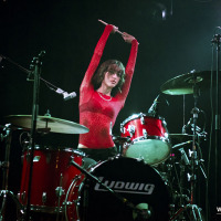 Suki Waterhouse @ Tolhuistuin